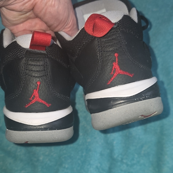 Nike Black and White Sneakers - Picture 5 of 16